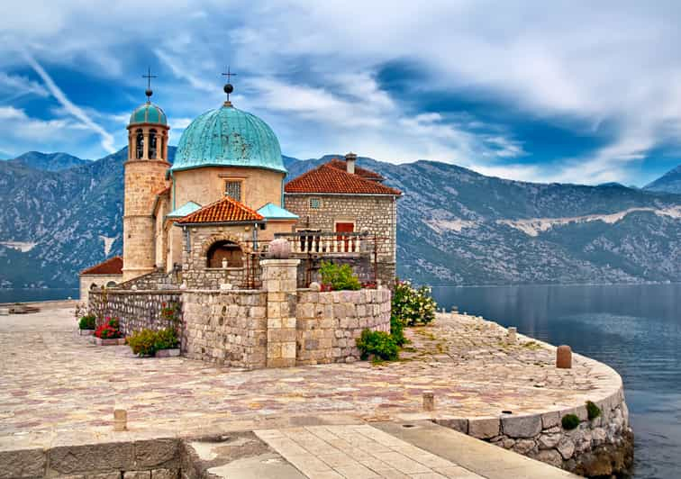 Kotor: Tour en barco al casco antiguo de Perast y Nuestra Señora de las Rocas