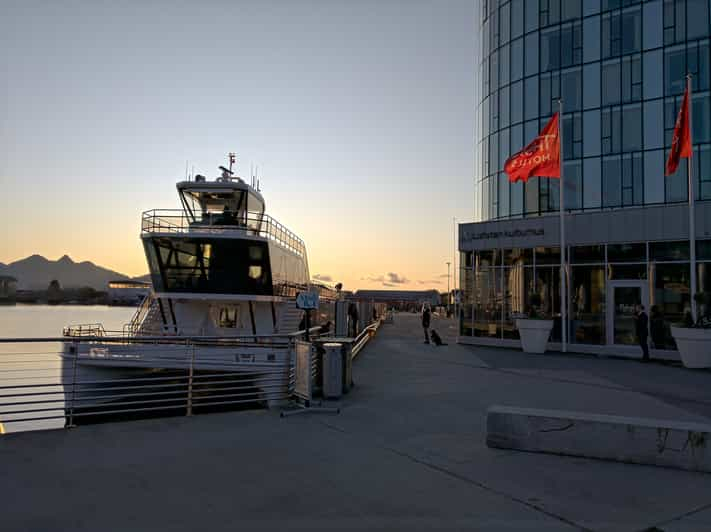 Svolvær: Crucero al atardecer con parada en la Casa de Vapor del Bacalao