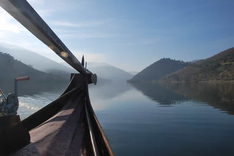 Pinhão: Paseo Privado en Barco Rabelo por el Río Duero