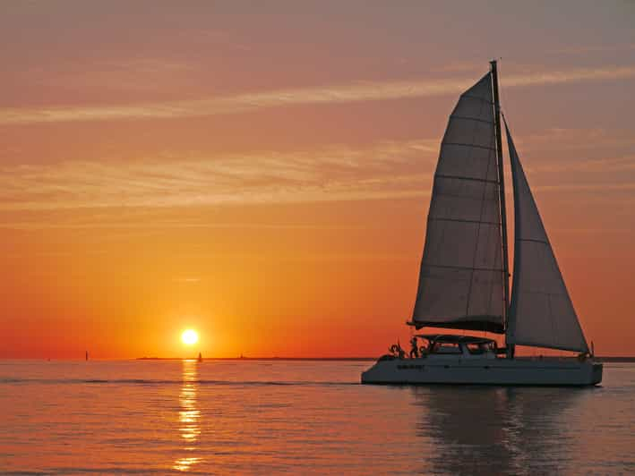 La Rochelle: crucero de vela al atardecer de 2 horas