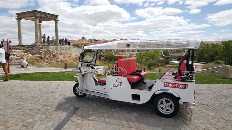 Ávila: tour guiado de la ciudad en tuk tuk