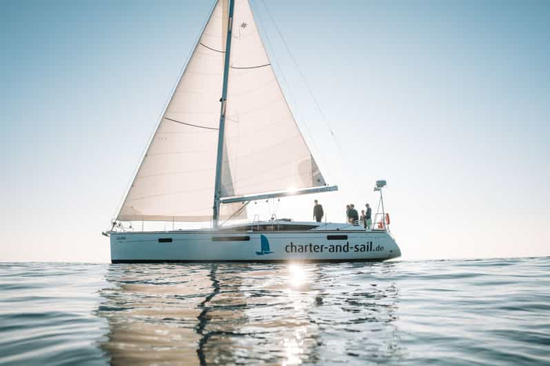 Rostock: Día completo, medio día o experiencia de navegación al atardecer