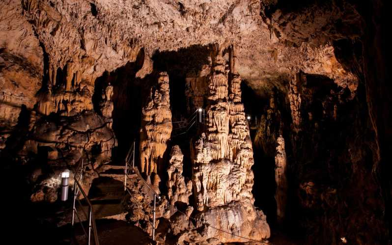 Krk: entrada a la cueva de Biserujka