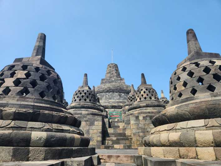 Amanecer en el Templo de Plaosan, Subida a la Cima de Prambanan y Borobudur