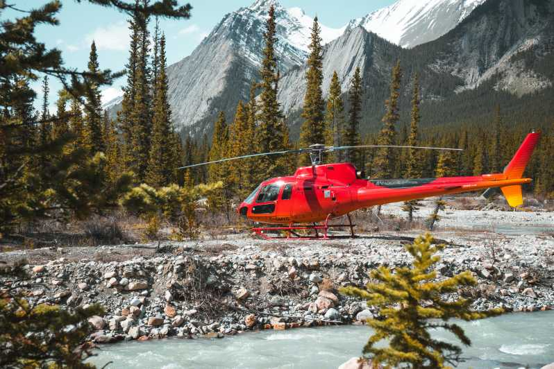Rocosas Canadienses: Excursión Privada en Helicóptero y Senderismo para Dos