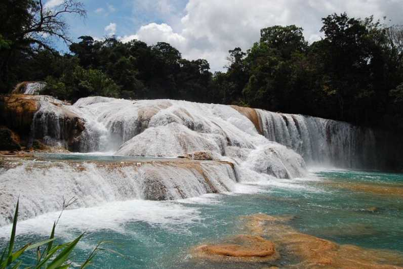 Yacimiento arqueológico de Palenque con Agua Azul y Misol-Ha
