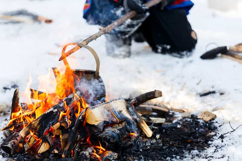 Levi: Pesca en hielo con moto de nieve