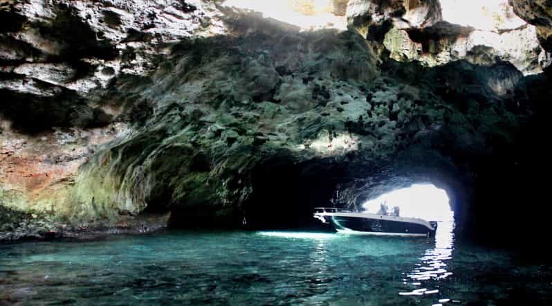 Polignano a Mare: paseo en barco, baño y cueva con aperitivo