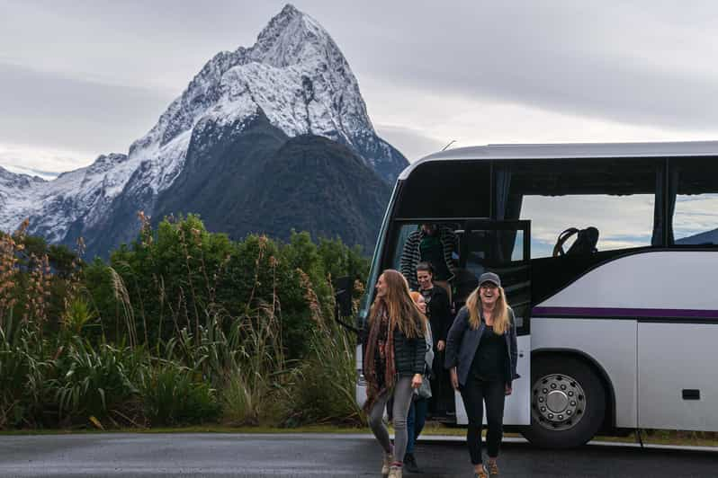 Desde Te Anau: Excursión en autobús y crucero por Milford Sound