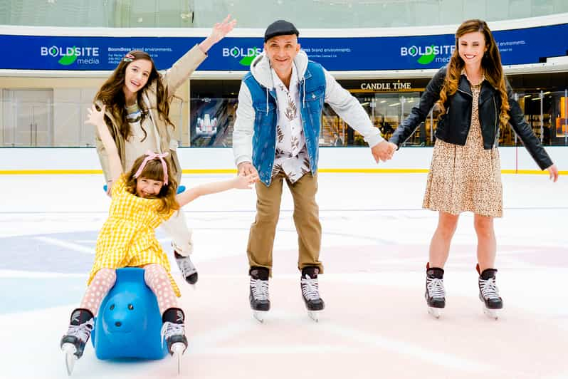 Sueño Americano: Entrada a la pista cubierta de patinaje sobre hielo