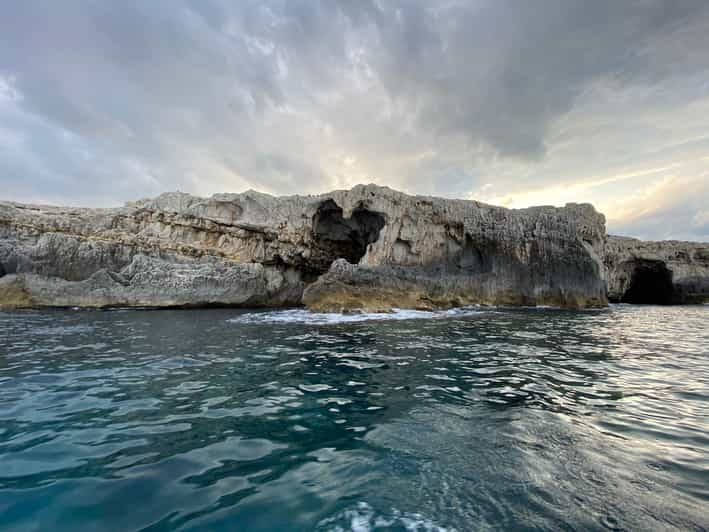 Siracusa: Excursión en barco por la isla de Ortigia y las cuevas marinas