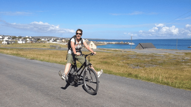 Desde Doolin: excursión de un día a Inisheer en bici o tour en autobús