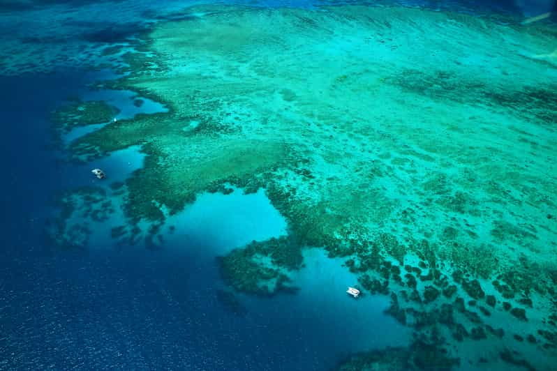 Cairns: bordes exteriores del vuelo panorámico de la Gran Barrera de Coral