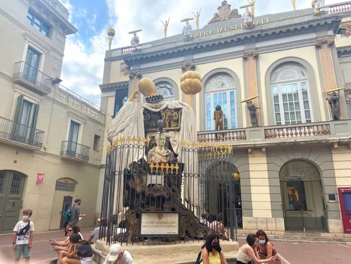 Figueres: recorrido a pie con entrada prioritaria al Museo Dalí