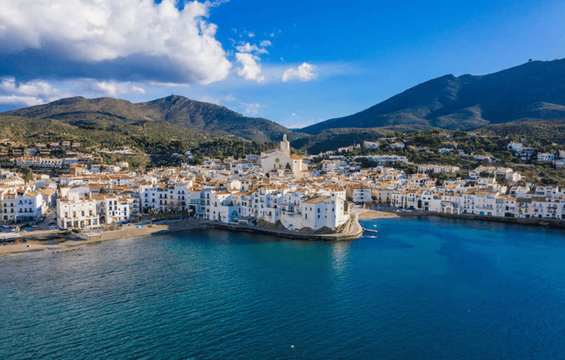 Desde Roses: Tour en barco por la costa catalana de Cadaqués