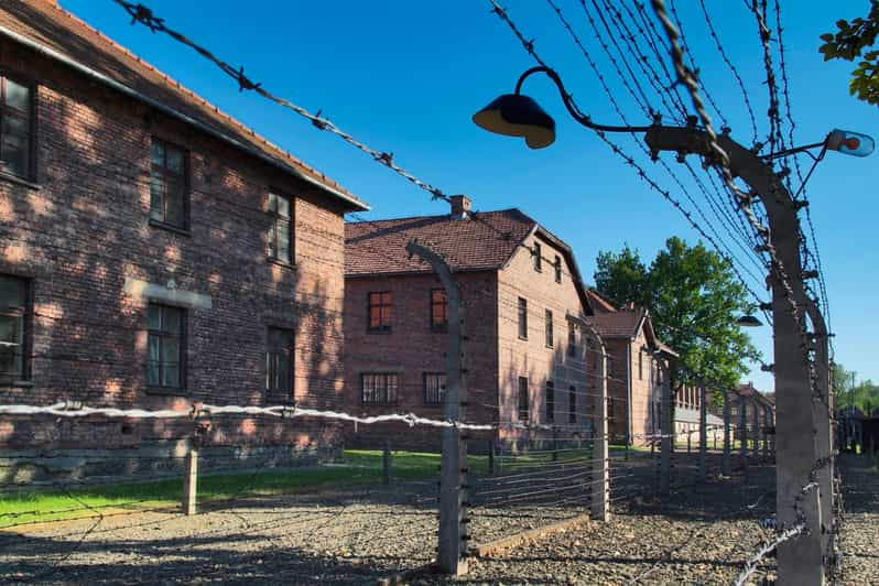 Desde Cracovia: Excursión guiada de un día a Auschwitz y la Fábrica de Schindler