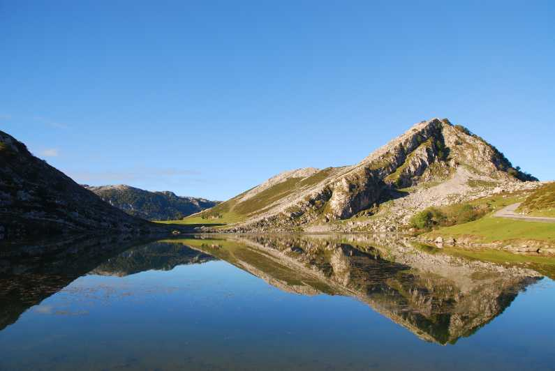 Desde Oviedo: Excursión a Covadonga, Cangas de Onís y Lastres