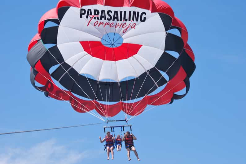 Torrevieja: experiencia en parasailing