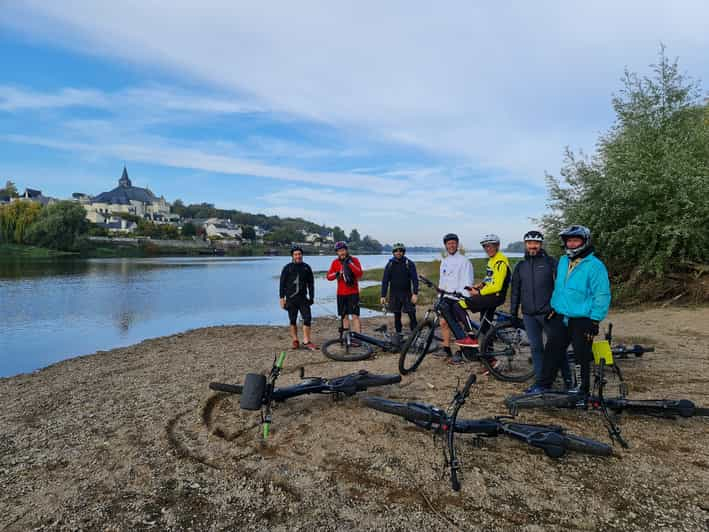 Chinon: recorrido en bicicleta por las bodegas Saumur con almuerzo tipo picnic