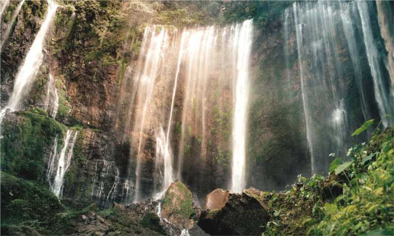 Desde Malang o Surabaya: tour privado de la cascada Tumpak Sewu