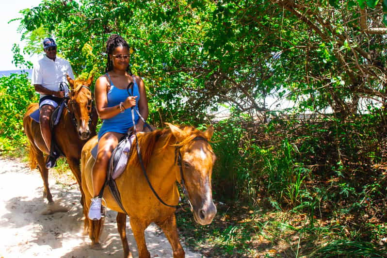 Desde Falmouth Paseo a Caballo y Baño en las Cuevas de la Gruta Verde