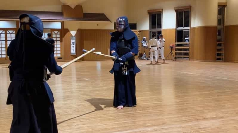 Okinawa: lección de artes marciales Kendo