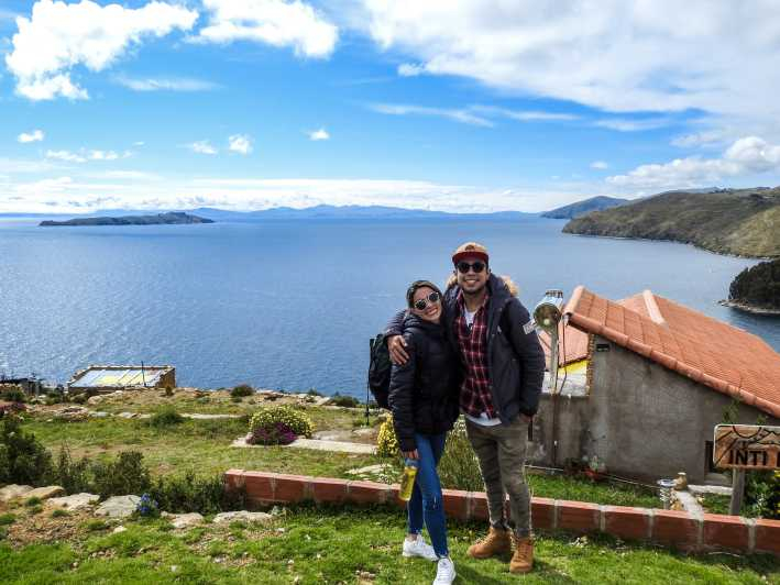 Desde La Paz: viaje privado guiado por el lago Titicaca y las islas