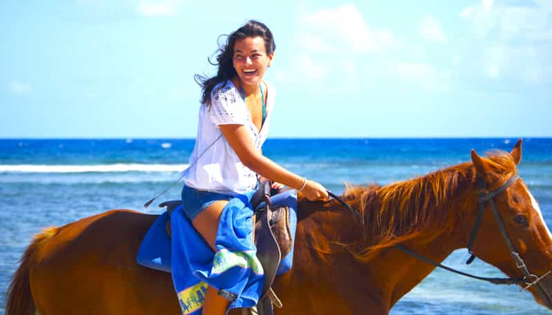 Desde Falmouth Excursión a Caballo y Baño en la Playa