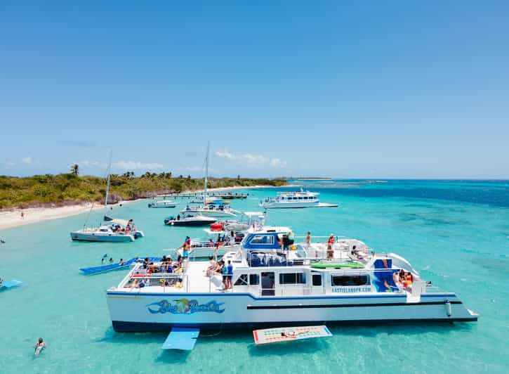 Desde Fajardo: excursión en catamarán a la playa con almuerzo