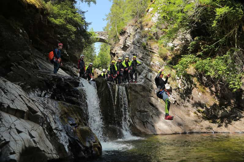 Pitlochry Barranquismo Avanzado en las Cascadas Superiores de Bruar