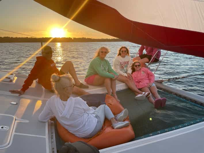 Desde Cocoa Beach: Excursión en catamarán al atardecer con refrescos