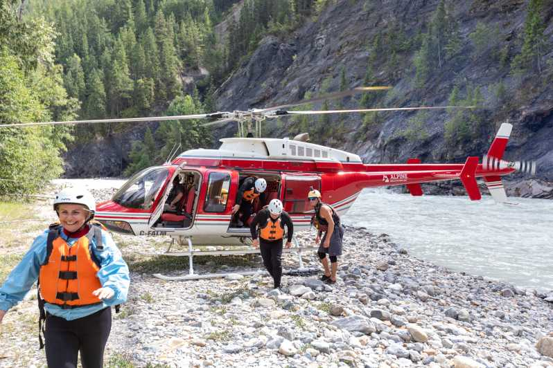 Dorado: Medio día de rafting en aguas bravas por helicóptero en el río Kicking Horse