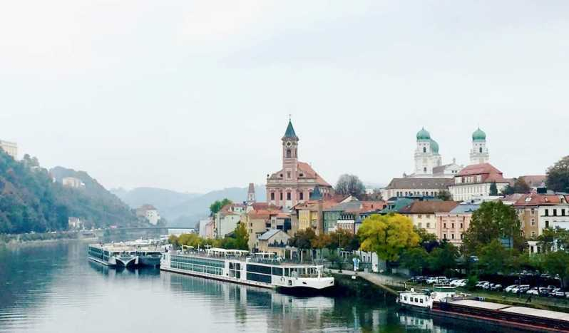 Traslado privado de ida de Passau a Praga vía Český Krumlov