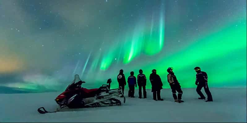 Levi: Safari en moto de nieve por la aurora boreal y picnic fogata