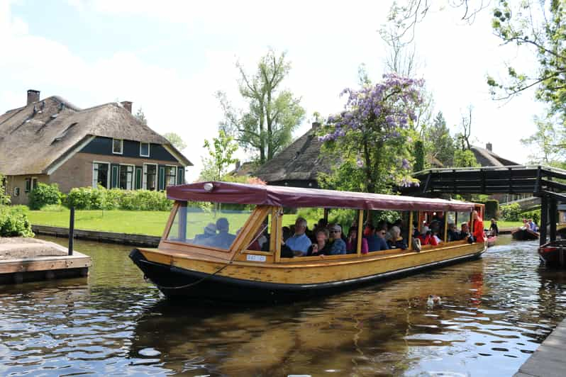 Giethoorn Crucero por los canales del pueblo y el Parque Nacional con café