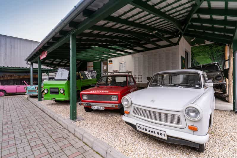 Hungría: Entrada al Centro de Diseño Retro de Szentendre