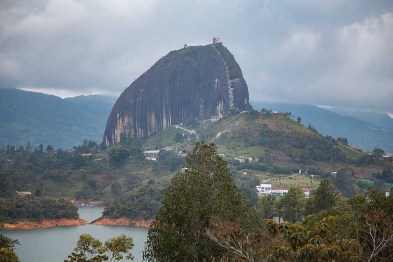 Desde Medellín: Visita guiada a Guatapé y Piedra del Peñol