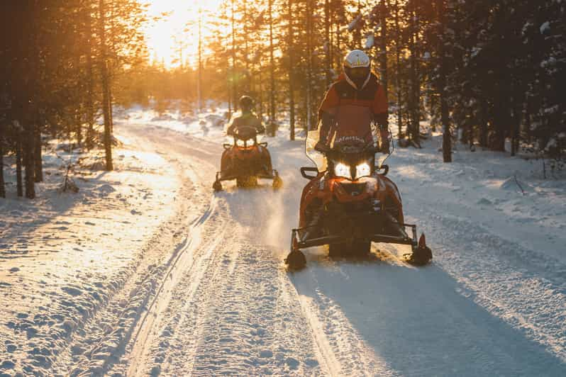 Ylläs Excursión en moto de nieve al Pueblo de las Nieves Árticas y merienda