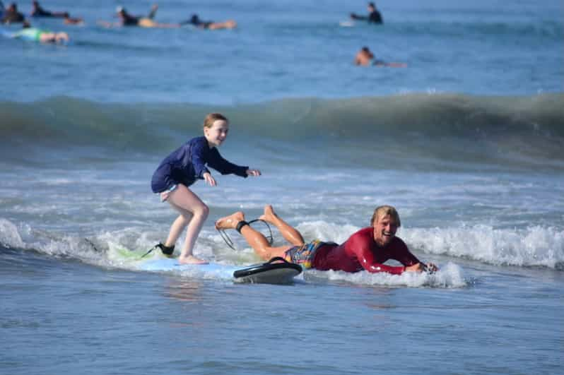 Clase de Surf en la Playa de Sayulita