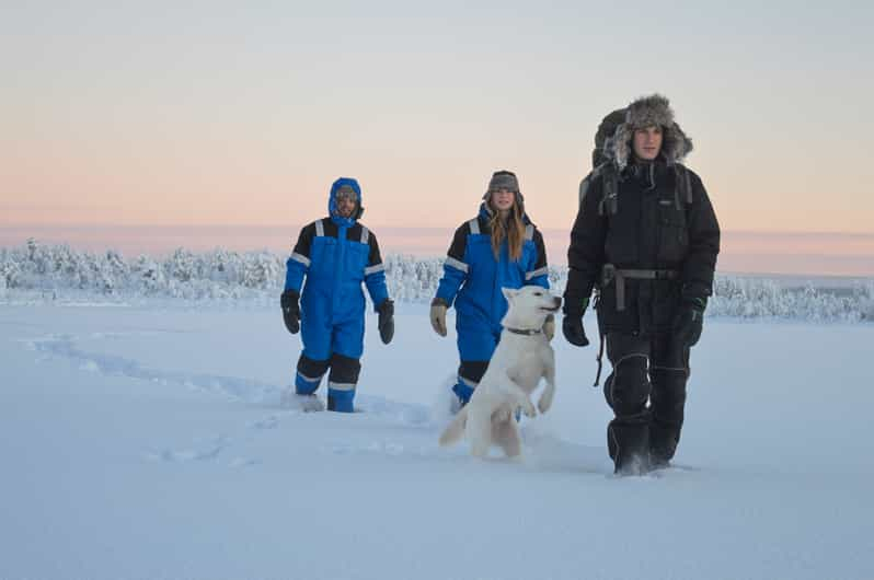 Kiruna: Excursión con raquetas de nieve y pesca en hielo