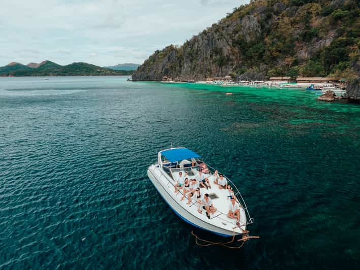 Coron: Excursión privada por las islas en yate o lancha rápida