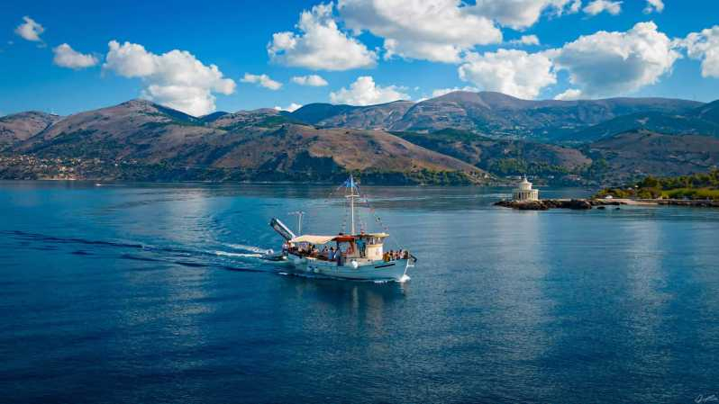 Argostoli: Crucero tradicional en barco de día completo con almuerzo