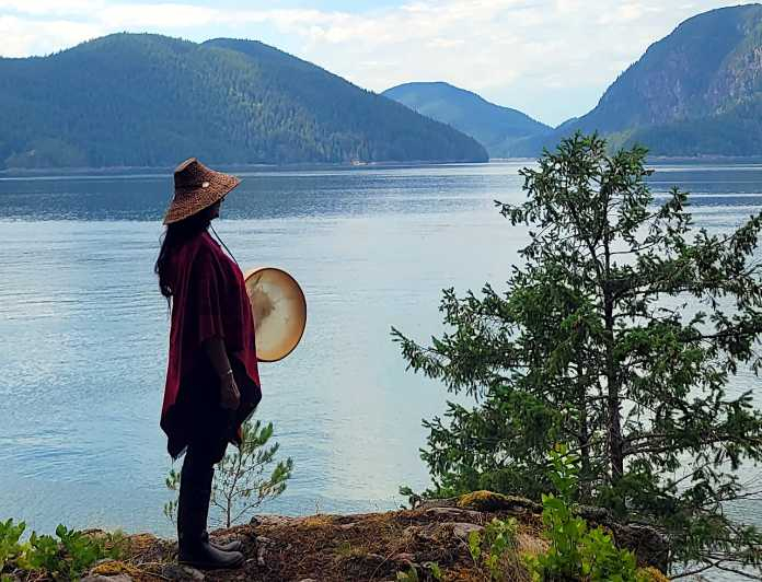 Isla de Vancouver: Gente Agua Tierra - Indígenas y Ballenas
