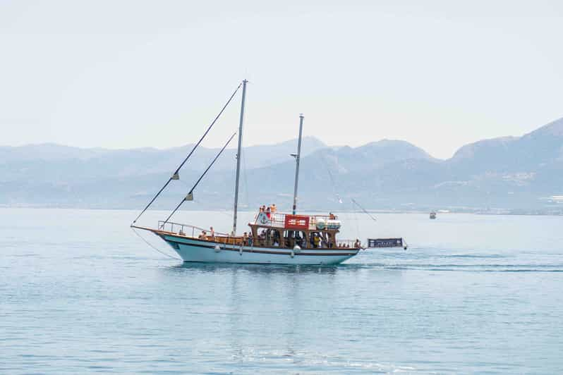 Hersonisos: Crucero en barco con paradas para nadar y almuerzo