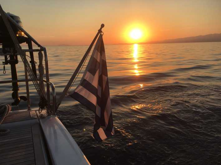 Desde Argostoli: Cena-crucero al atardecer con vino y baño en la playa