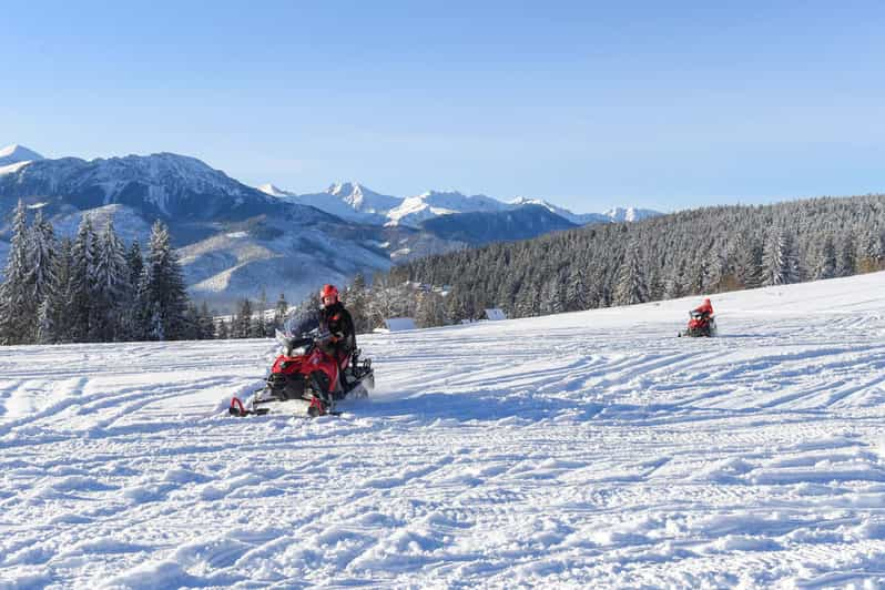 Zakopane: Expedición en motos de nieve y hoguera opcional