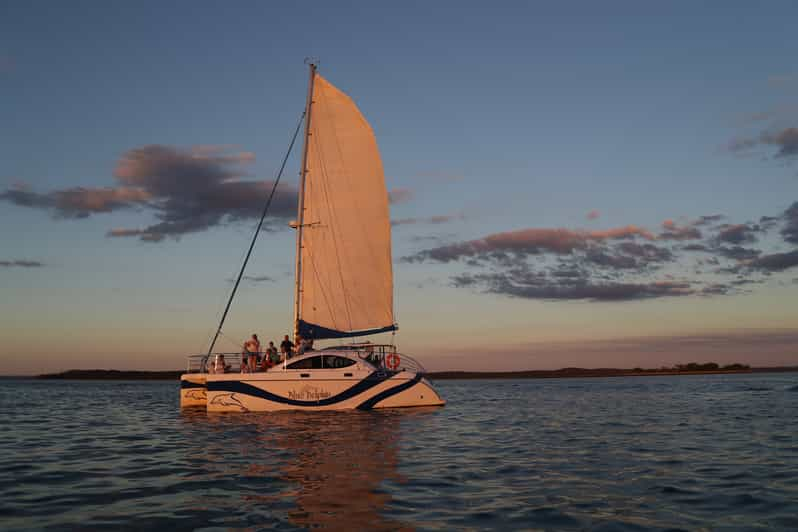 Vela al atardecer con champán en Hervey Bay