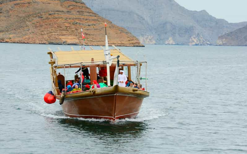 Jasab: Crucero de medio día por Khor Sham con snorkel y delfines