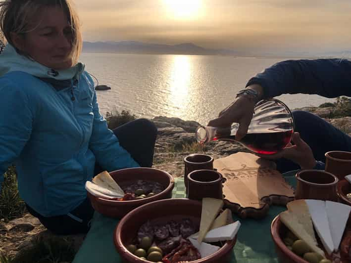 Excursión al atardecer en Cagliari con aperitivo - Faro Capo S.Elia