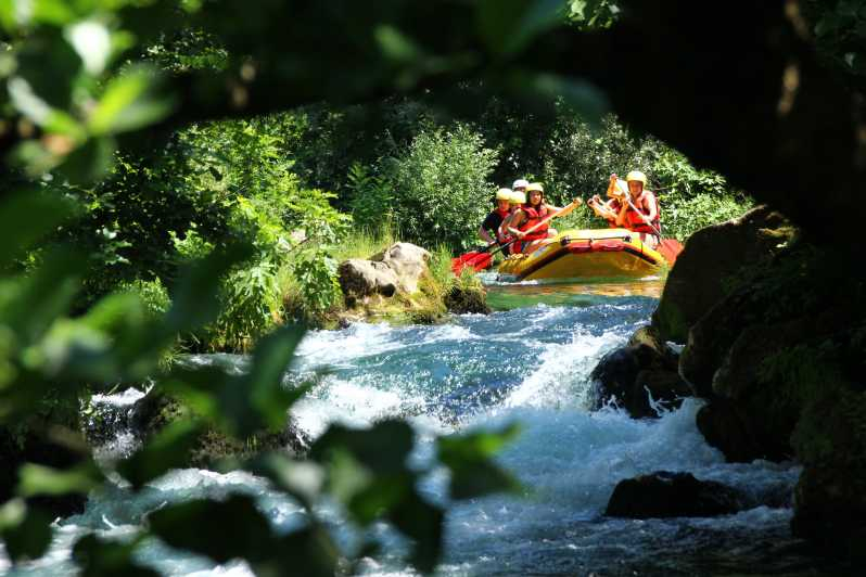 Desde Omiš: Excursión en balsa por el río Cetina con cueva submarina